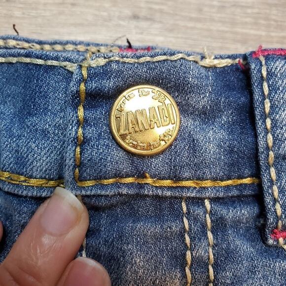 Zanadi size 6 girls denim shorts - Picture 3 of 11